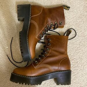 Dr Martens Leona heeled brown boots women’s Sz 8